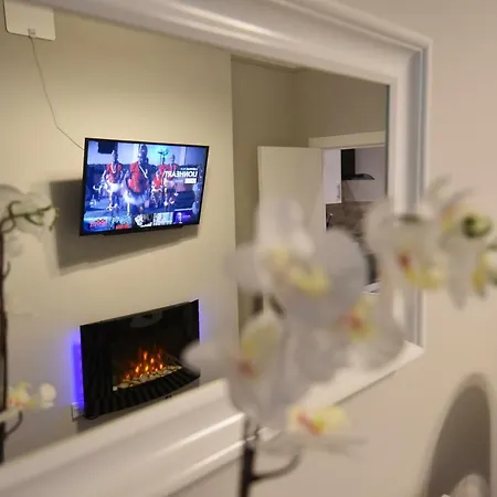 Slateford House Ground Floor Main Door 에든버러