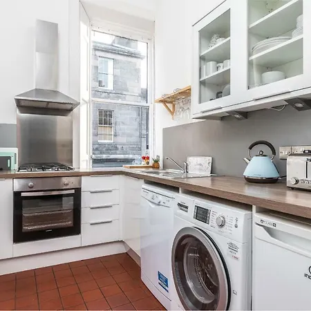 Charming, & Spacious Georgian 3 Bed Apartmán *