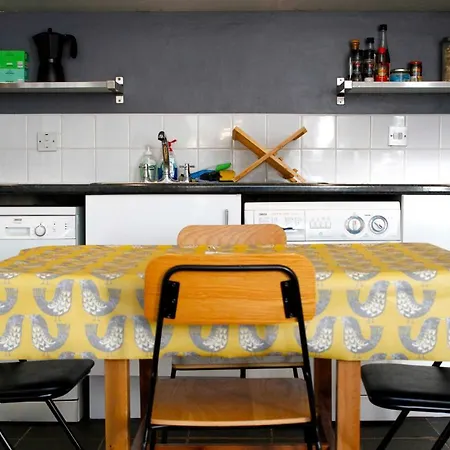 Warm Bright Flat, Perfect For Exploring Apartament *