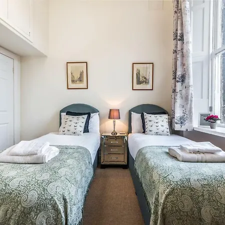 Charming, & Spacious Georgian 3 Bed Edynburg