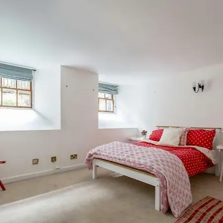 Apartamento 2 Bedroom Georgian Apt W/ Garden Minutes From Centre *