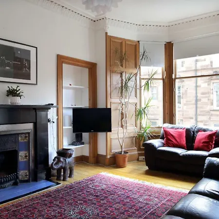 Comiston Road - Welcoming 2 Bedroom Apartment-close To City Centre * Edinburgh