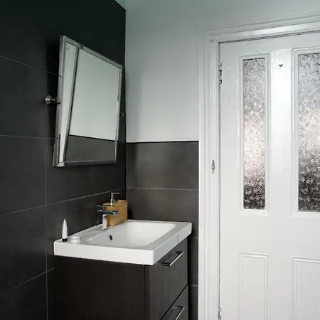Apartment Comiston Road - Welcoming 2 Bedroom Apartment-close To City Centre *