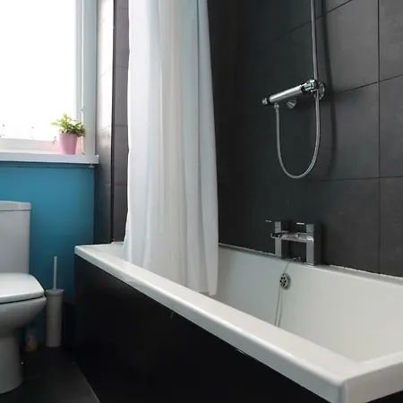 Apartment Comiston Road - Welcoming 2 Bedroom Apartment-close To City Centre