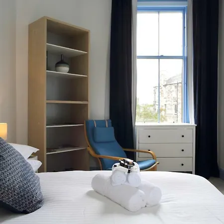 Comiston Road - Welcoming 2 Bedroom Apartment-close To City Centre * Edinburgh
