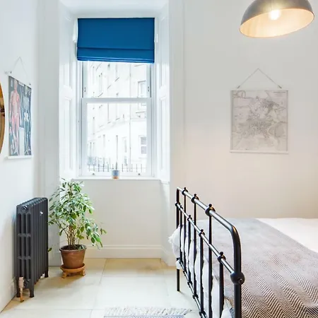 The Plywood Flat, Modern Style In A Traditional Tenement * Edinburgh