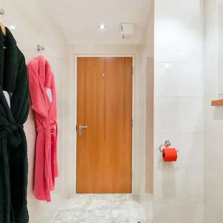 The Park At Holyrood Apartament *