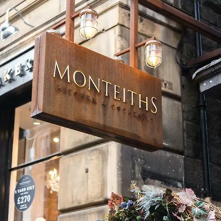 Sunny & Spacious Royal Mile Dating From 1677 Appartement
