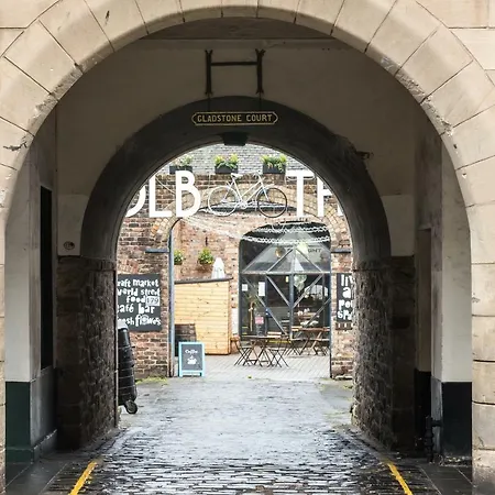 Sunny & Spacious Royal Mile Dating From 1677 * Edinburgh