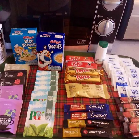 Ideal Location With Free On-site Private Parking شقة