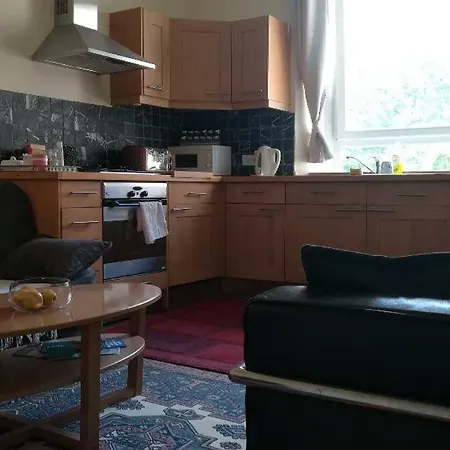 Daire Lovely Traditional Flat In City Centre Near Haymarket Train Station And Princes St