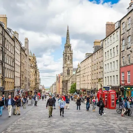 Apartment Charming 1 Bed With Castle View