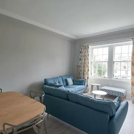 Modern And Bright Nearby City Centre! Apartment