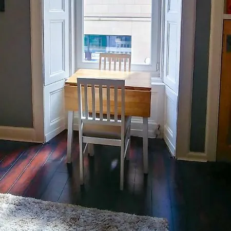 Trendy Leith Walk Apartment *