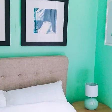 Trendy Leith Walk Apartment *