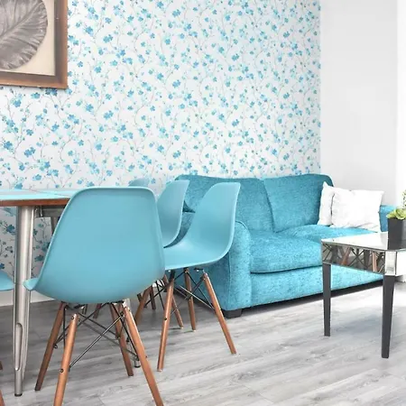 Chic & Modern 15 Minutes From Centre! Edinburgh