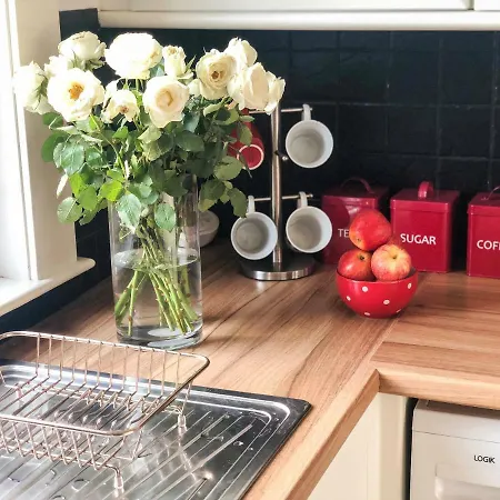 Cosy 2 Bed - Free Parking - Between City/airport Edinburgh