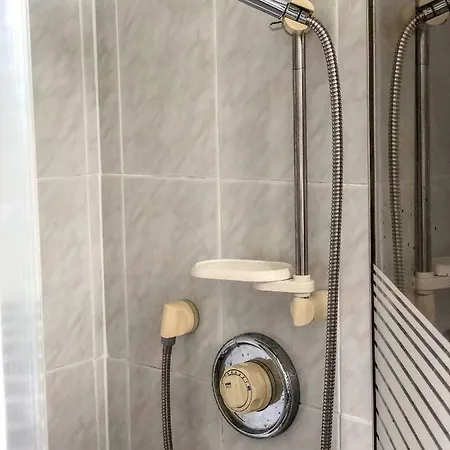 Cosy 2 Bed - Free Parking - Between City/airport Apartment