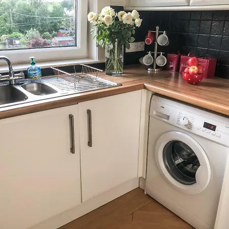 Cosy 2 Bed - Free Parking - Between City/airport *