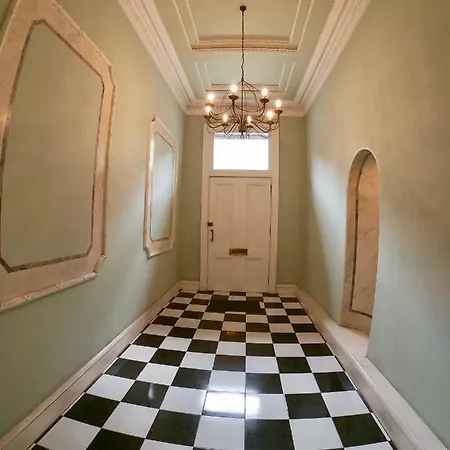 Escape To @ Albyn Place *