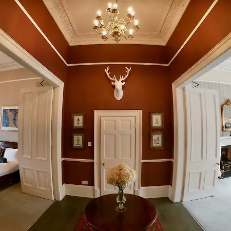 Escape To @ Albyn Place Appartement *