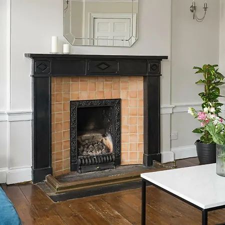 Apartment Charming & Traditional 3br Georgian *