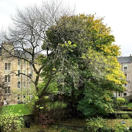 Apartment 5 Star Beautiful & Vintage, Spacious In Chic Location! Edinburgh