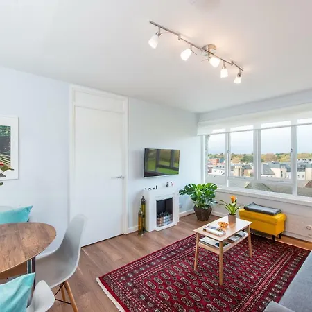 Scottish Stays - Top Floor In Broughton Road *