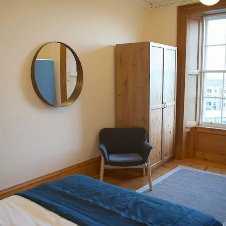 Stunning 1 Bed In Heart Of Stockbridge!