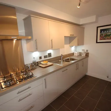 Brunswick Road Apartment *