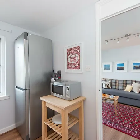 Scottish Stays - Top Floor In Broughton Road *