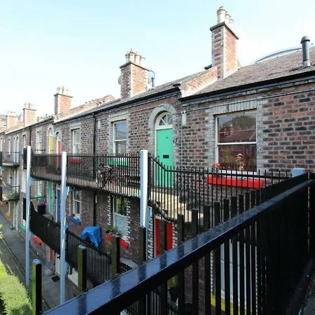 Stylish Flat In 1860's Listed Building *