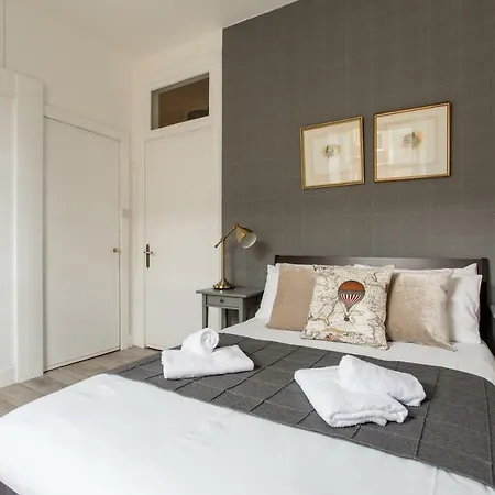 Spacious And Bright Central Apartment *