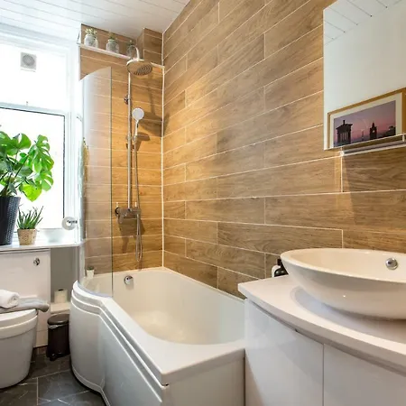 Apartment Spacious And Bright Central