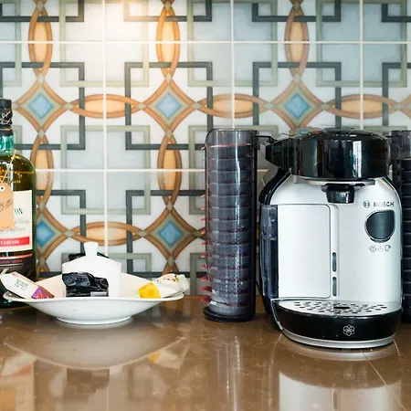 The Queens View Апартаменты