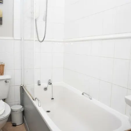 Apartamento Cosy 1br In Affluent Morningside, 20 Min To Centre Edimburgo