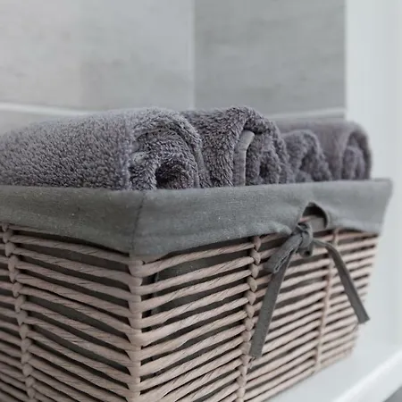 Amazing - Annandale St Near The Playhouse - Free Parking