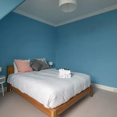 Apartment Modern And Bright Nearby City Centre!