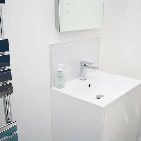 Modern And Bright Nearby City Centre! Edinburgh