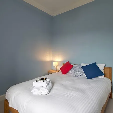 Apartment Modern And Bright Nearby City Centre!