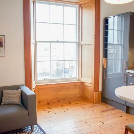 Stunning 1 Bed In Heart Of Stockbridge! *