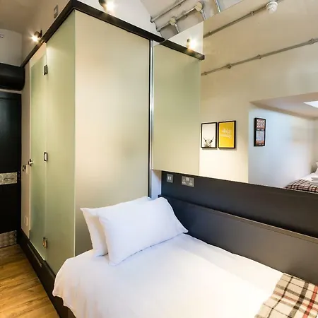 Code Pod - The Court - Hostel Edinburgh
