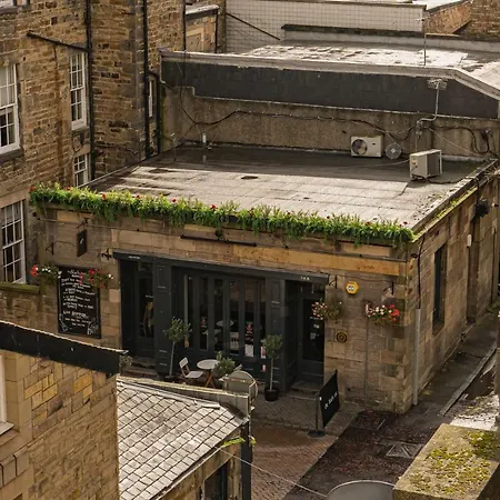 2 Bedroom Central With Stunning Castle View
