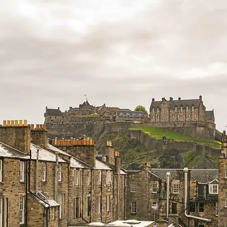 2 Bedroom Central With Stunning Castle View *