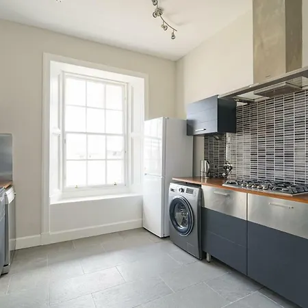 Apartment Charming & Traditional 3br Georgian Edinburgh