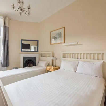 3 Bed Overlooking Meadows Park Appartement