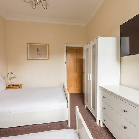 Apartament 3 Bed Overlooking Meadows Park *