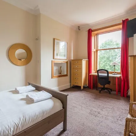 Apartament 3 Bed Overlooking Meadows Park *