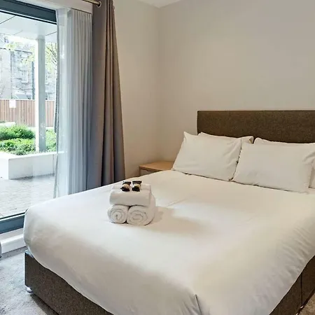 Spacious & Contemporary 1br Canalside *