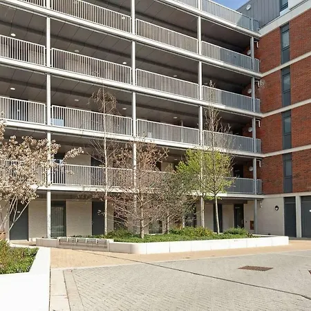 Spacious & Contemporary 1br Canalside